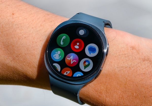 Màn hình tích hợp tấm nền AMOLED