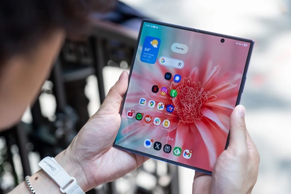 Người dùng có thể sử dụng đồng thời hai số điện thoại cùng lúc, mang lại sự linh hoạt tối đa