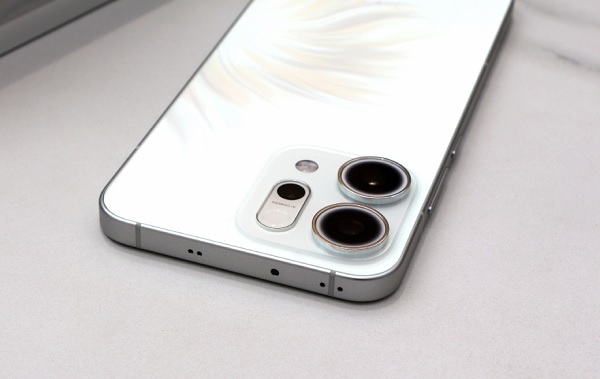 OPPO Reno14 được trang bị cụm 3 camera sau khá ấn tượng