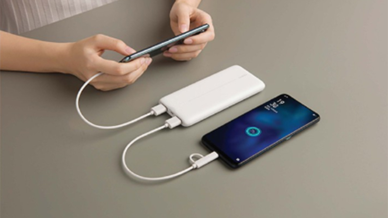 Sạc dự phòng lưu trữ điện năng để cung cấp năng lượng cho các thiết bị điện tử