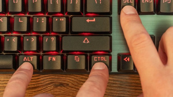 Nhấn tổ hợp Ctrl + Alt + Del