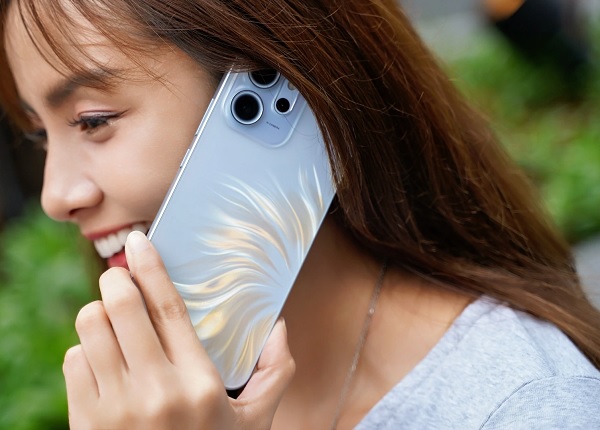 Máy có thiết kế mỏng nhẹ, kích thước vừa tay