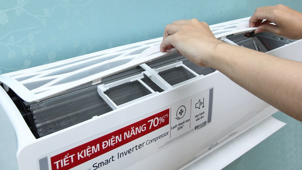 Vệ sinh làm sạch và thay mới bộ lọc không khí 