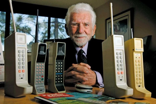 Martin Cooper là người phát minh ra điện thoại thông minh