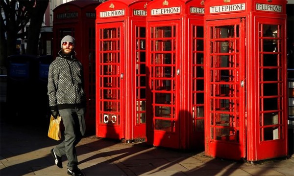 Hình thức bốt điện thoại đặt tại những nơi công cộng 