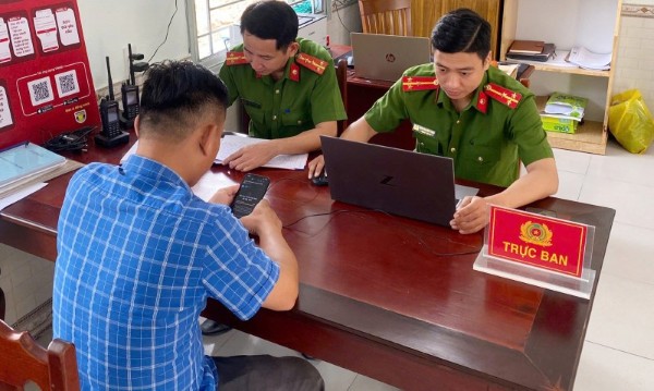 Gửi đơn trình báo sự việc tới công an địa phương