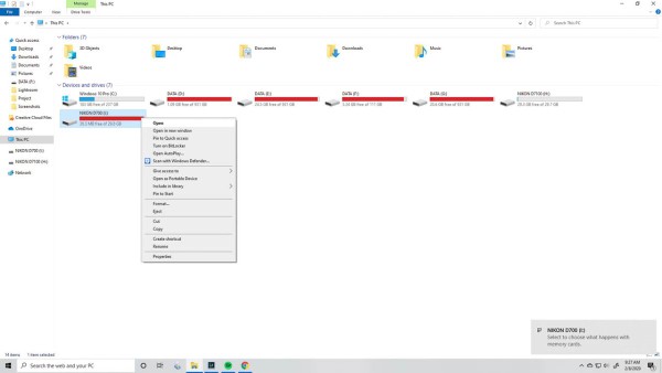 Mở File Explorer và chọn ổ đĩa tương ứng với thẻ nhớ