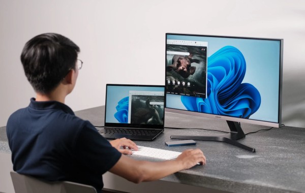 Kết nối laptop với màn hình rời để kiểm tra lỗi