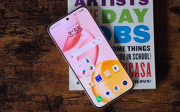 Chất lượng hiển thị rõ nét, chi tiết, vuốt chạm mượt mà 