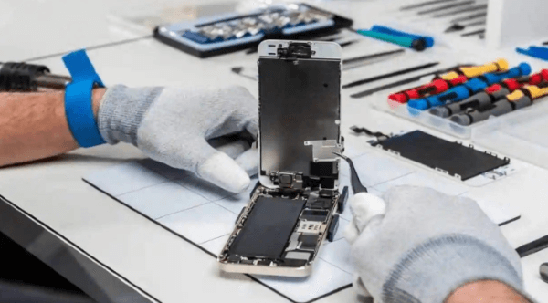 Mang máy đến trung tâm bảo hành hoặc cửa hàng sửa chữa uy tín