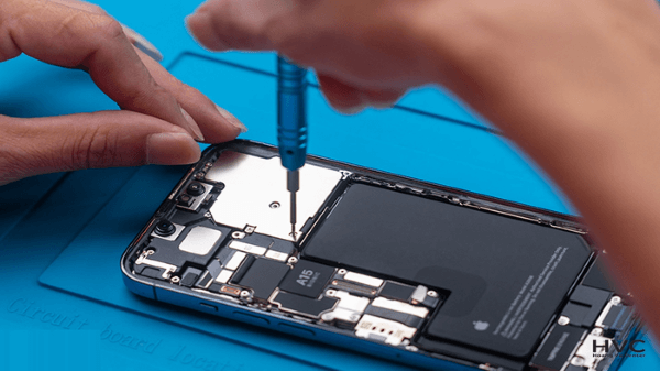 Mang điện thoại đến trung tâm sửa chữa đáng tin cậy 
