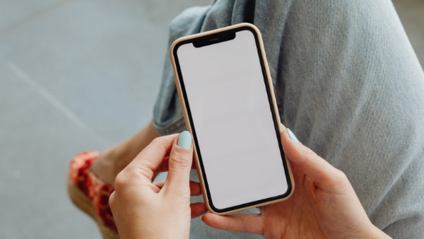 Các dấu hiệu nhận biết khi iPhone 13 Pro Max bị trắng màn hình