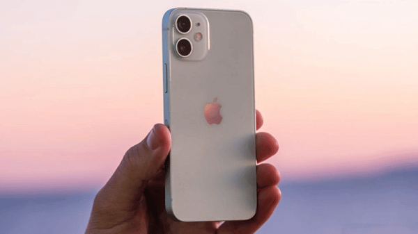 iPhone thiết kế cụm camera sau gồm 2 ống kính được xếp theo chiều dọc