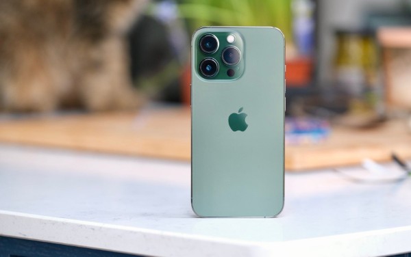 iPhone 13 Pro màu xanh rêu
