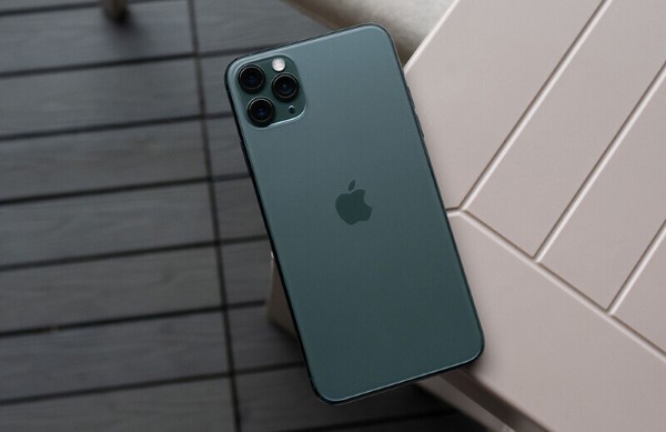 iPhone 11 Pro Max màu xanh rêu