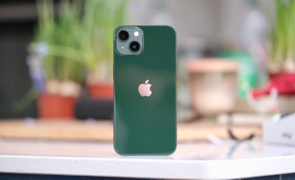 iPhone 13 màu xanh lá