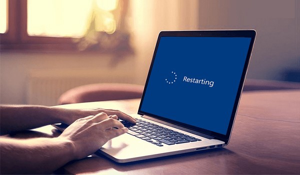 Khởi động lại laptop