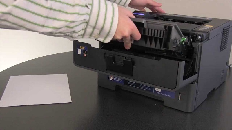 Lỗi xuất hiện khi một phần nắp đậy chưa được đóng kín