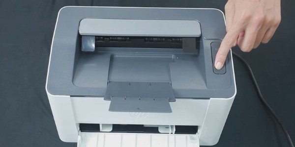 Nhấn giữ nút Clear trên bảng điều khiển