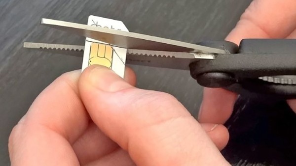 Người dùng không tự ý cắt SIM thủ công