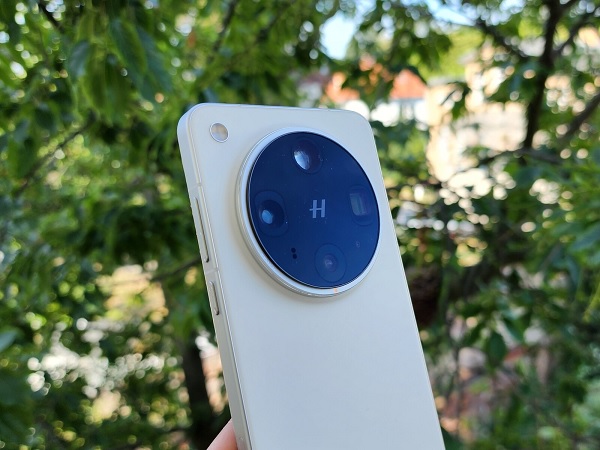 OPPO Find X9 Ultra có thiết kế siêu mỏng (Ảnh minh họa)