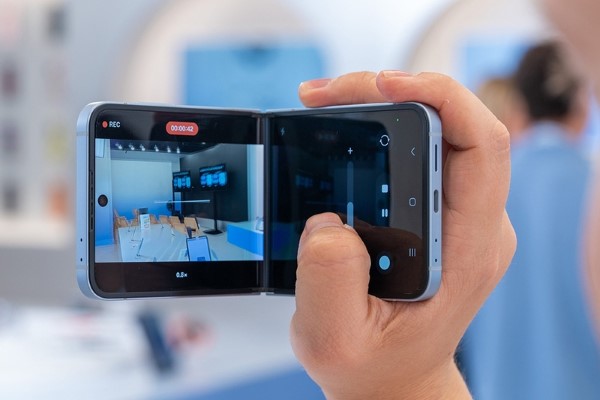 Tuy vậy, Z Flip7 được trang bị các thuật toán xử lý hình ảnh bằng Galaxy AI mới nhất