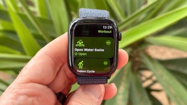 Apple Watch SE và Series 10 đều đạt chuẩn kháng nước ISO 22810:2010