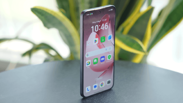 OPPO Reno 13 và 13F đều sở hữu màn hình AMOLED 120Hz