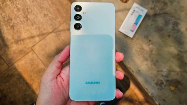 Samsung Galaxy A06 và Galaxy A05s đều hỗ trợ 2 SIM Nano và Wi-Fi băng tần kép