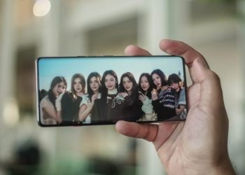 TECNO CAMON 40 Pro có đáng mua không