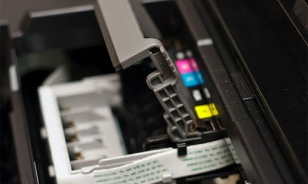 Tiến hành kiểm tra và thay mới linh kiện hao mòn