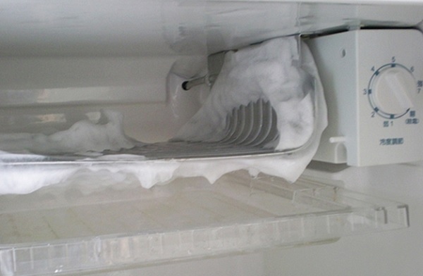 Rã đông tủ lạnh định kỳ