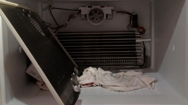 Kiểm tra và siết chặt lại vít dàn lạnh