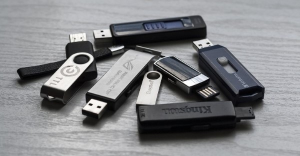 USB được phân loại theo chuẩn kết nối, dung lượng và tốc độ truyền dữ liệu