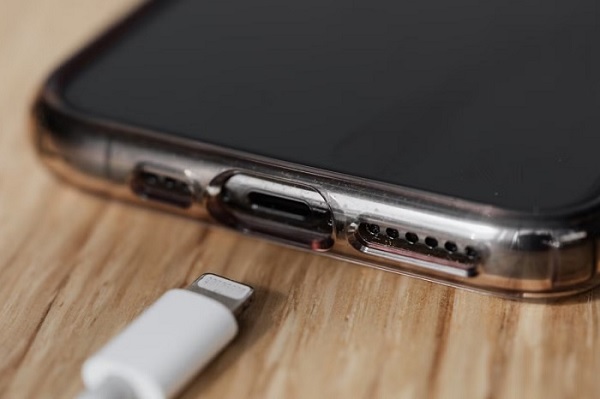 Làm ảnh hưởng đến cáp và cổng kết nối