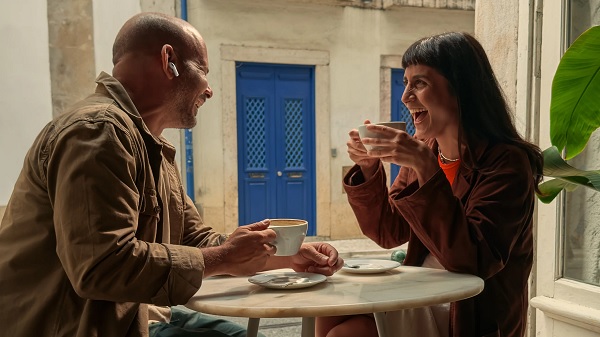 Có thể dịch trực tiếp qua tai nghe