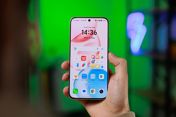 HONOR 400 5G thể hiện thế mạnh vượt trội với độ sáng màn hình tối đa lên tới 5.000 nits