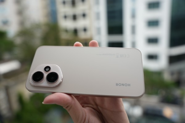 Về khả năng nhiếp ảnh, HONOR 400 5G chiếm ưu thế hơn hẳn so với iPhone 14