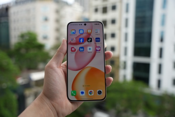 HONOR 400 5G sở hữu viên pin 6000mAh và sạc nhanh 80W vượt trội hơn rất nhiều so với iPhone 14