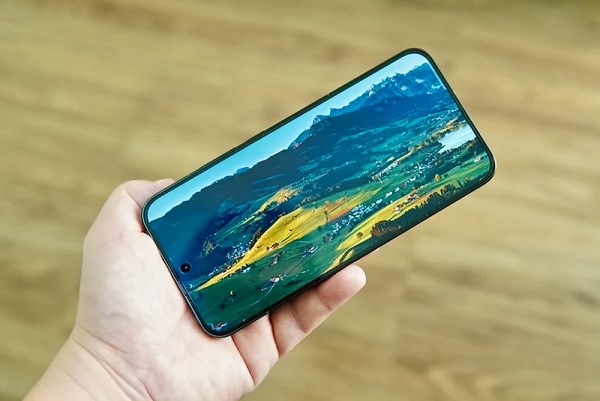 Màn hình của Reno14 5G gây ấn tượng với chất lượng hình ảnh sắc nét, vuốt chạm mượt mà