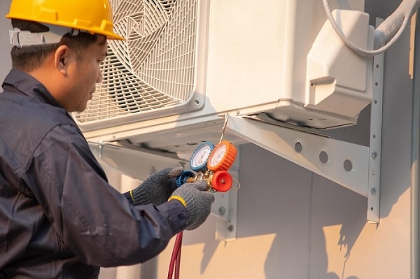 Kiểm tra dây nguồn và kết nối của dàn nóng