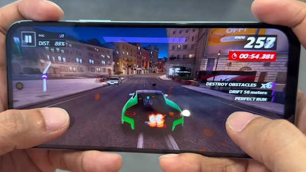 Màn hình tần số quét cao, pin trâu giúp người dùng thoải mái chiến game cả ngày