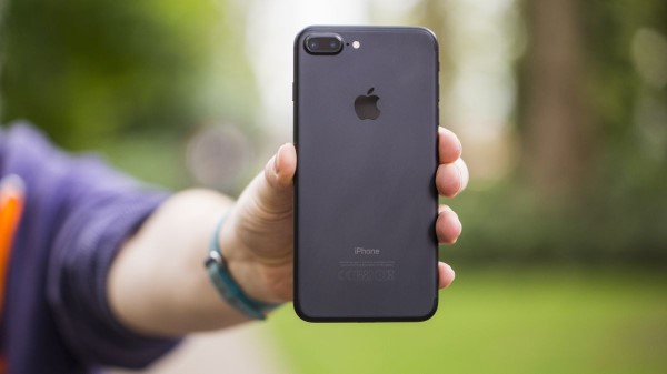 iPhone 7 Plus có thiết kế không quá khác biệt ngoại trừ cụm camera kép
