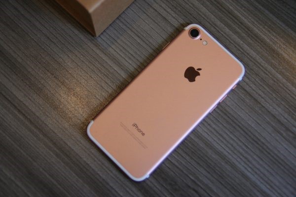 iPhone 7 với camera sau độ phân giải 12MP 