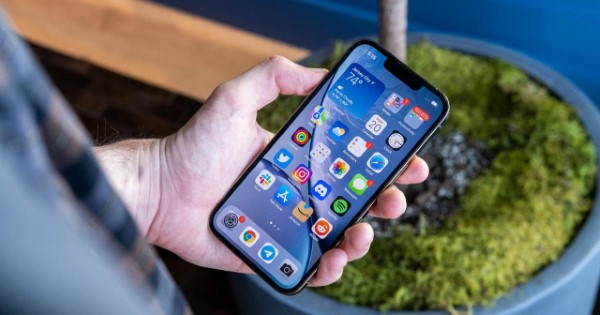 Lựa chọn iPhone chính hãng VN/A hay iPhone quốc tế