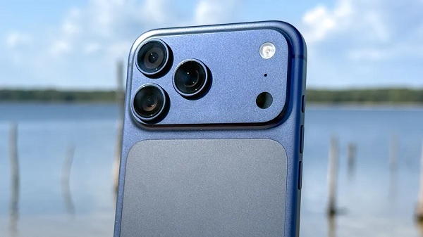 Camera tele và camera selfie cải tiến ấn tượng