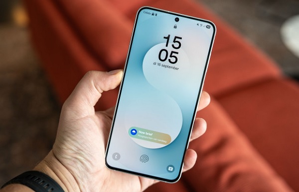 Máy sở hữu viên pin dung lượng lớn 4.900 mAh