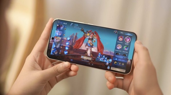 HONOR 400 5G có phần chiếm ưu thế hơn với RAM 12GB và bộ nhớ trong 256GB