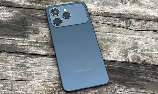 TECNO Spark 40 sở hữu một vẻ ngoài khá mới lạ