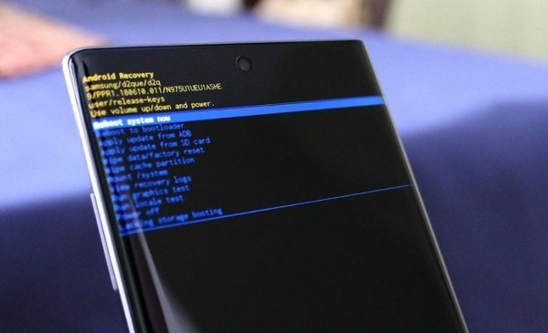 Chọn Reboot system now tại giao diện Recovery 